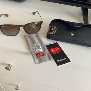 Ray-ban Erika classic in tortoise with brown gradient lenses